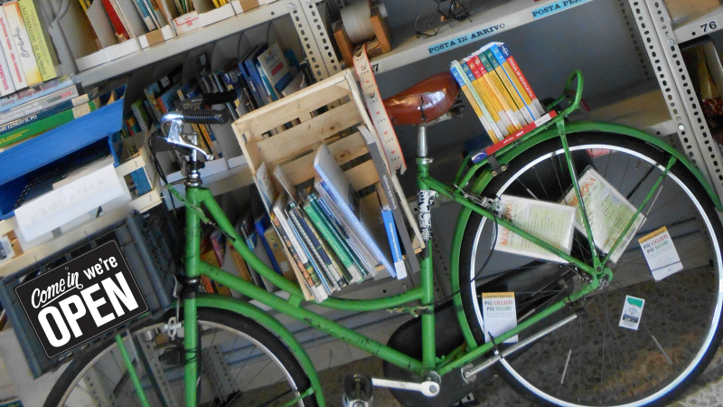 libreria in bici